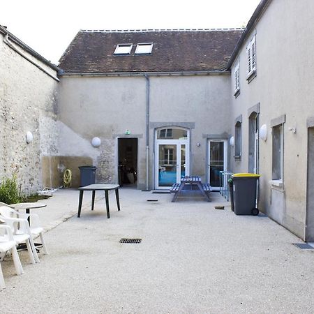 Fontaineblhostel Hostel & Camping Near Fontainebleau La Chapelle-la-Reine Esterno foto